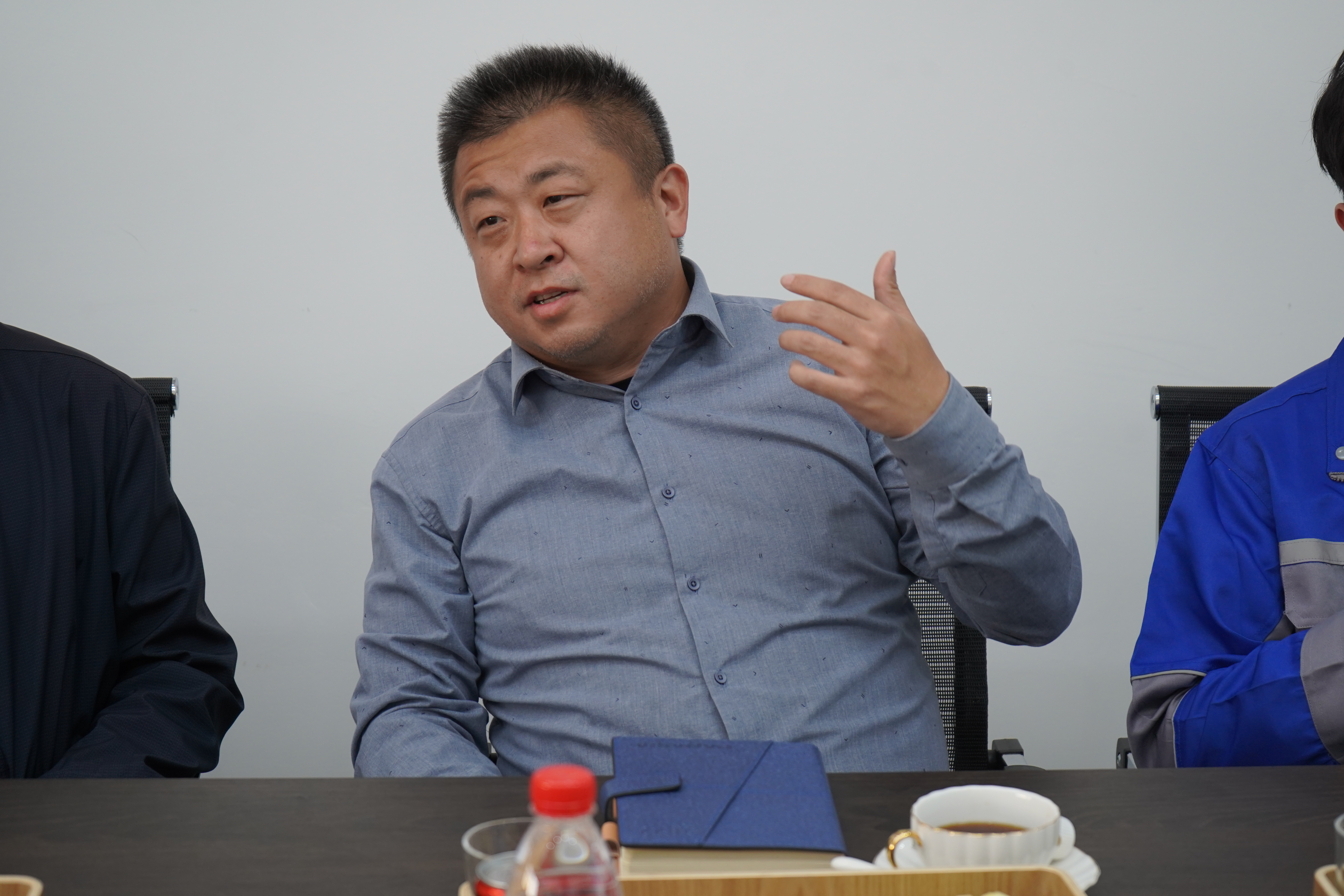 图3 董事长为座谈会提出的问题进行解答.JPG